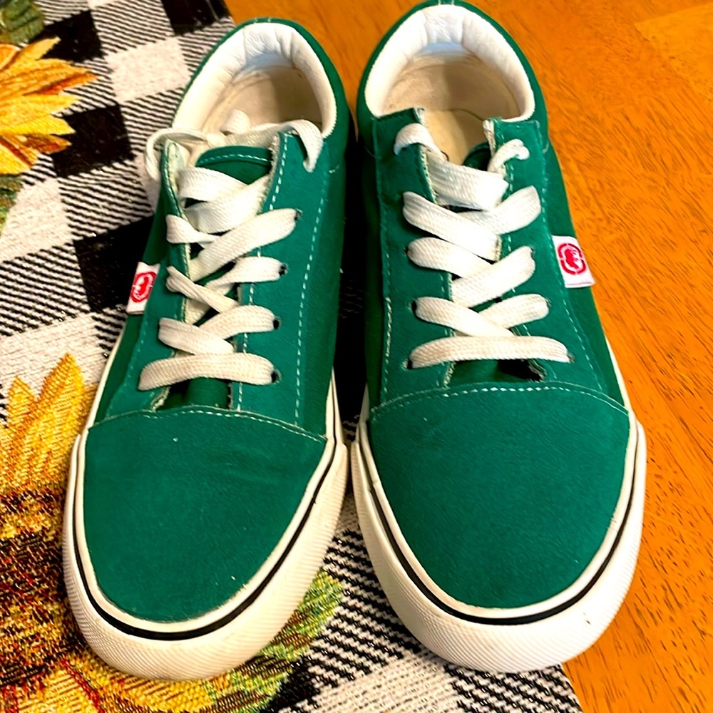 Ecko unltd green canvas sneakers back to school perfect